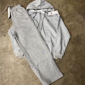 ALO Yoga Light Gray Men’s Zip-Up Hoodie and Pants Set